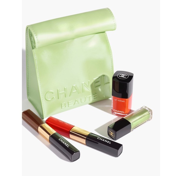 Accessories - NWT- Chanel Beauty Makeup Takeaways- The City Break Bag
